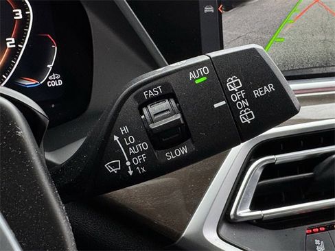 Used 2022 BMW X5 M50i w/ Premium Package image 21