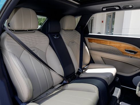 New 2025 Bentley Bentayga Extended Wheelbase image 35