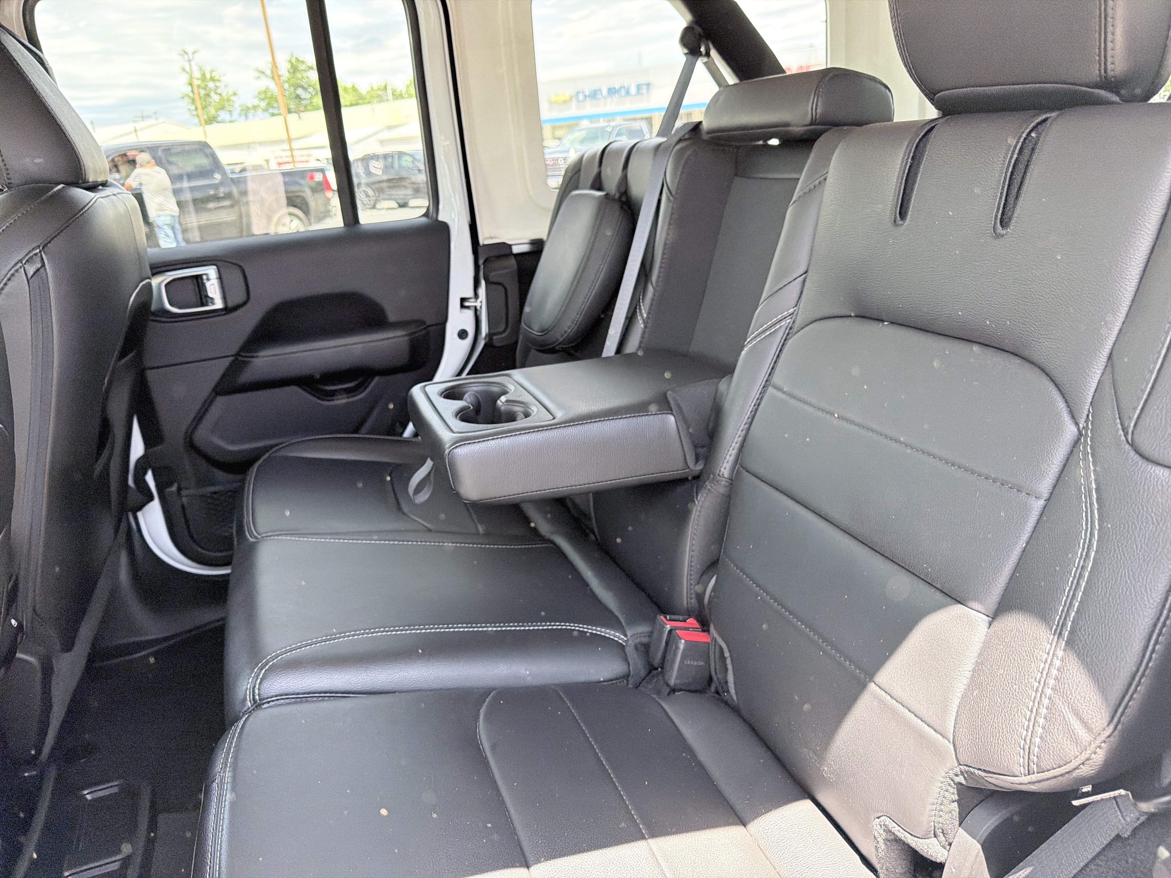 Used 2023 Jeep Wrangler Unlimited Sahara w/ Cold Weather Group AWD/4WD image 4