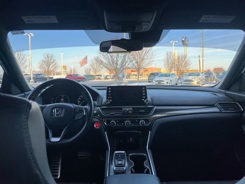 Used 2018 Honda Accord Sport image 14