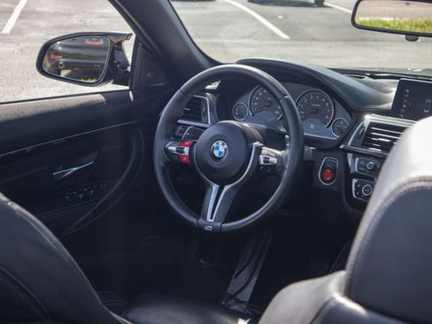 Used 2018 BMW M4 Convertible w/ Competition Package RWD image 18