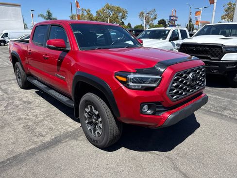 Used 2022 Toyota Tacoma TRD Off-Road w/ TRD Premium Off Road Package AWD/4WD image 7