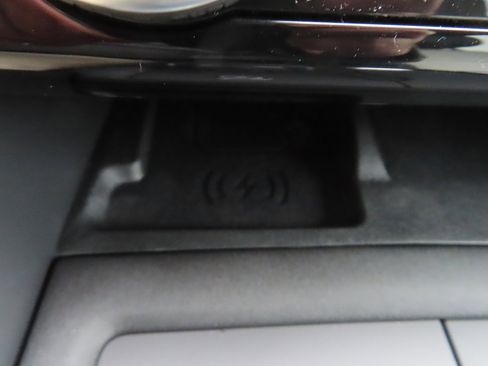 New 2024 Land Rover Discovery Dynamic SE image 41