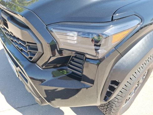Used 2024 Toyota Tacoma TRD Off-Road AWD/4WD image 10