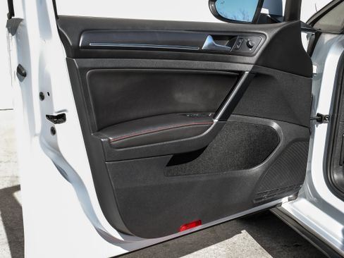 Used 2020 Volkswagen GTI SE image 39