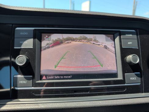 Used 2022 Volkswagen Jetta SE FWD image 20