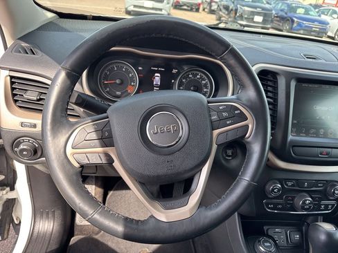Used 2015 Jeep Cherokee Limited w/ Luxury Group AWD/4WD image 16