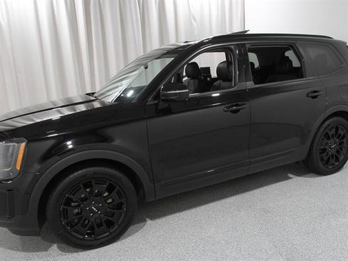 Used 2022 Kia Telluride SX w/ SX Prestige Package image 3