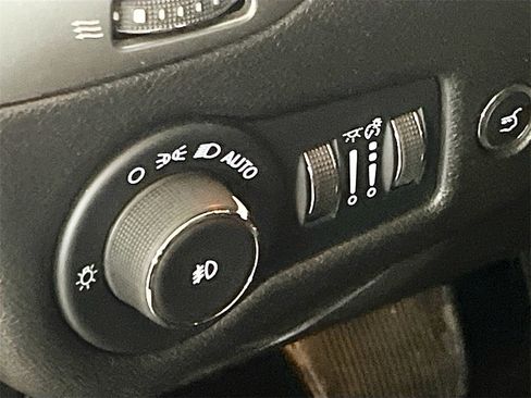 Used 2022 Jeep Cherokee Trailhawk w/ Premium Leather Package image 10