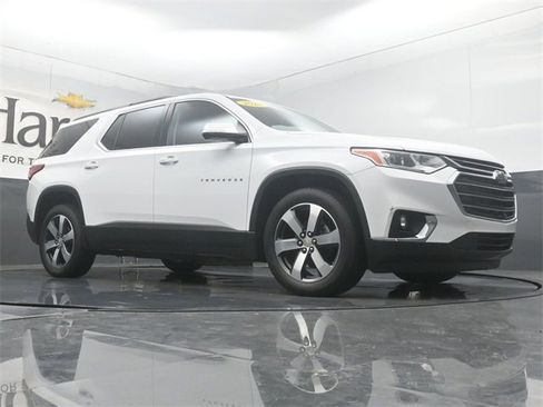 Used 2020 Chevrolet Traverse LT w/ LT Premium Package image 2