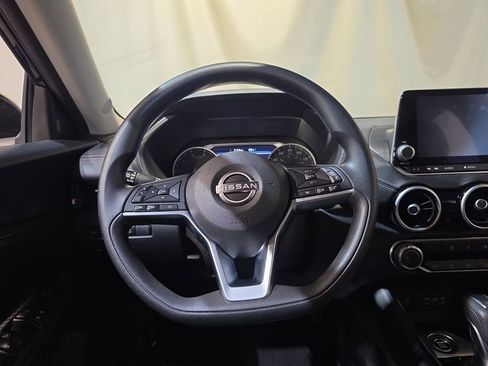 Used 2024 Nissan Sentra SV FWD image 11