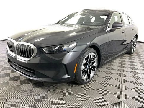 New 2025 BMW i5 xDrive40 w/ Premium Package AWD/4WD image 2