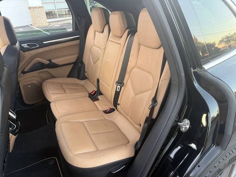 Used 2014 Porsche Cayenne Platinum Edition AWD/4WD image 27