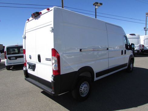 Used 2025 RAM ProMaster 2500 w/ Convenience Group image 6