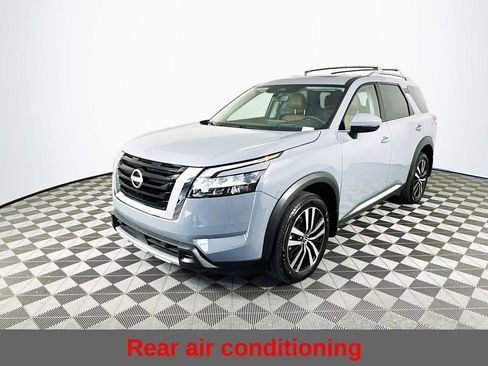 Used 2024 Nissan Pathfinder Platinum w/ Cargo Package image 6