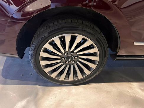 Used 2019 Lincoln Navigator Reserve AWD/4WD image 11