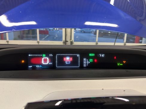 Used 2016 Toyota Prius Four image 17