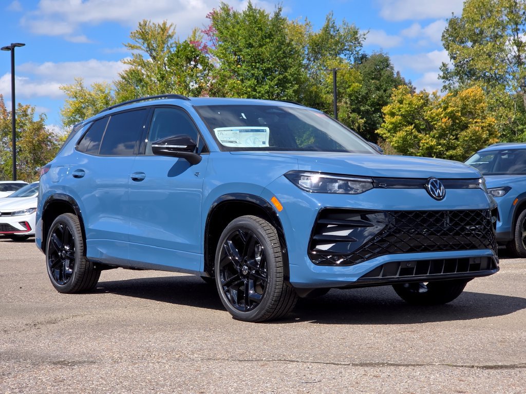 New 2026 Volkswagen Tiguan SE R-Line AWD/4WD image 2