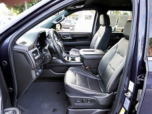 Used 2023 Chevrolet Suburban Premier image 14