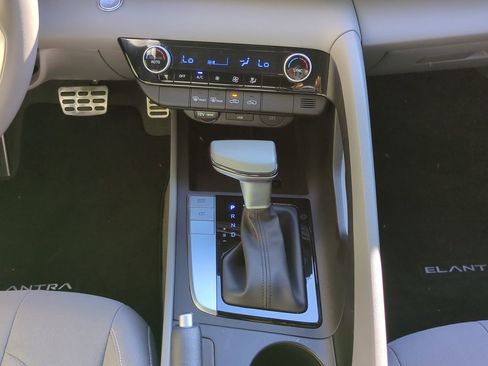 Certified 2025 Hyundai Elantra Sport image 17