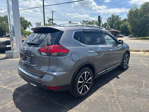 Used 2017 Nissan Rogue SL w/ SL Premium Package FWD image 3