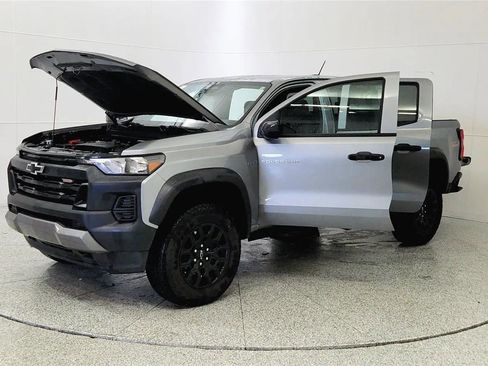 Used 2025 Chevrolet Colorado Trail Boss AWD/4WD image 10
