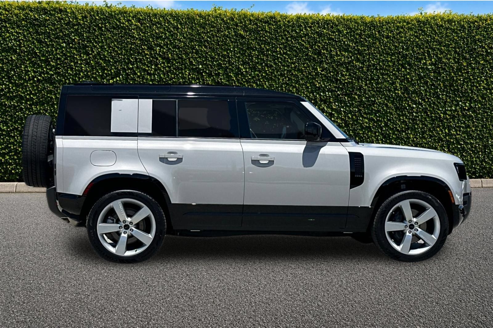 New 2026 Land Rover Defender 110 X-Dynamic SE AWD/4WD image 7