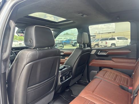 Used 2024 GMC Sierra 1500 Denali Ultimate AWD/4WD image 11