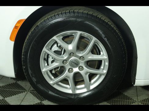 Used 2023 Chrysler Voyager LX image 10