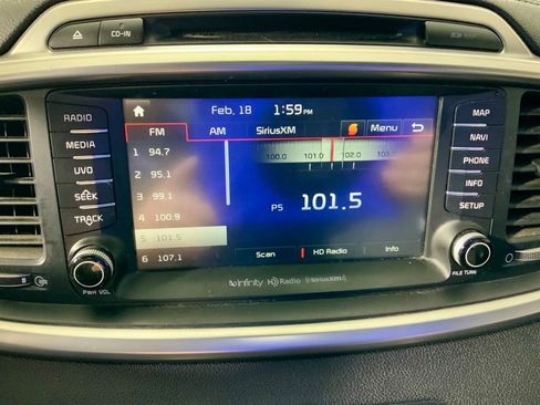 Used 2017 Kia Sorento SX image 22