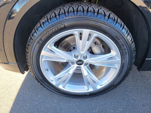 Used 2022 Audi Q8 Premium Plus image 17