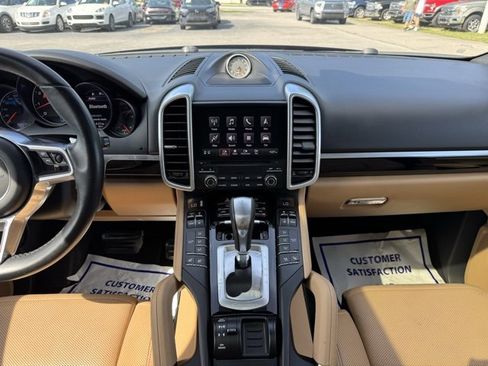 Used 2017 Porsche Cayenne Platinum Edition image 20