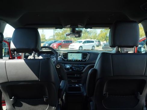 New 2026 Chrysler Voyager LX image 22