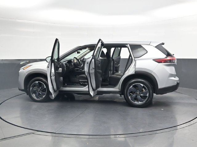 Used 2025 Nissan Rogue SV FWD image 41