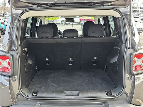 Used 2021 Jeep Renegade Latitude image 29