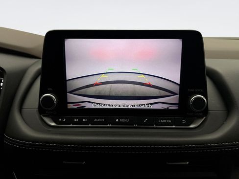 Used 2023 Nissan Rogue S image 15