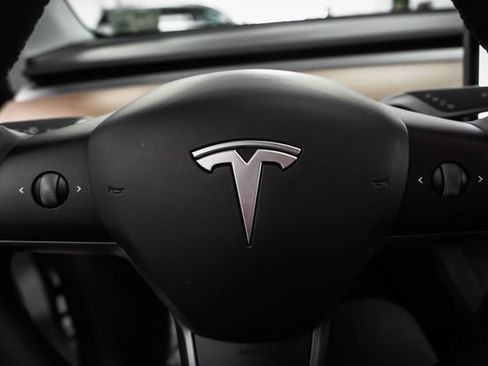 Used 2023 Tesla Model Y Long Range AWD/4WD image 13