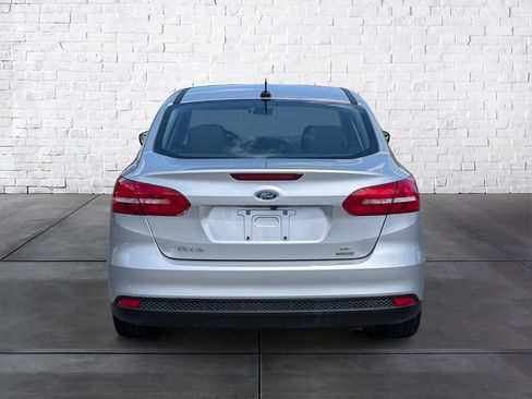 Used 2018 Ford Focus SE FWD image 6