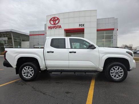 Used 2024 Toyota Tacoma SR w/ SR Upgrade Package AWD/4WD image 9