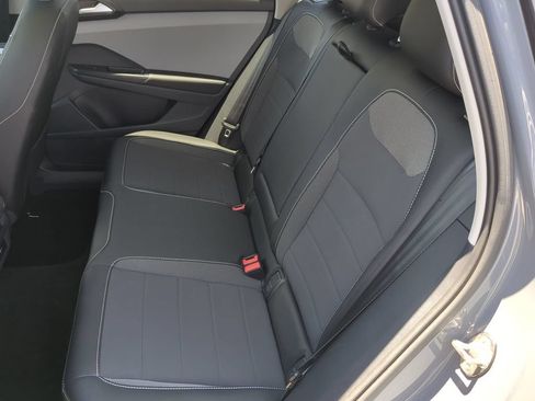 Used 2023 Volkswagen Taos SE w/ Panoramic Sunroof Package FWD image 18