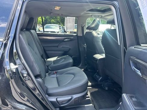 Used 2025 Toyota Highlander Limited AWD/4WD image 20