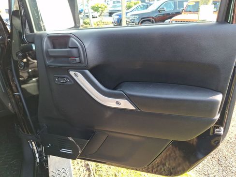 Used 2014 Jeep Wrangler Unlimited Rubicon w/ Connectivity Group image 22