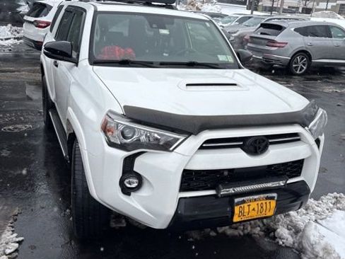 Used 2021 Toyota 4Runner Venture w/ Moonroof Package image 4