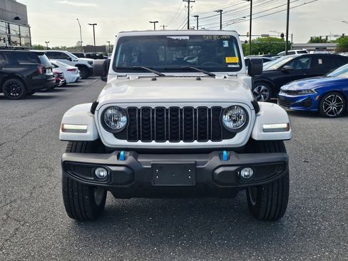 Used 2024 Jeep Wrangler Unlimited w/ Convenience Group AWD/4WD image 17