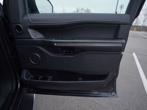 Used 2023 Ford Expedition XLT image 20