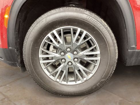 Used 2025 Chevrolet Traverse LT w/ Enhanced Driving Package FWD image 37