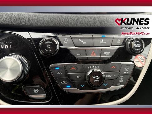 Used 2024 Chrysler Pacifica Touring-L FWD image 26