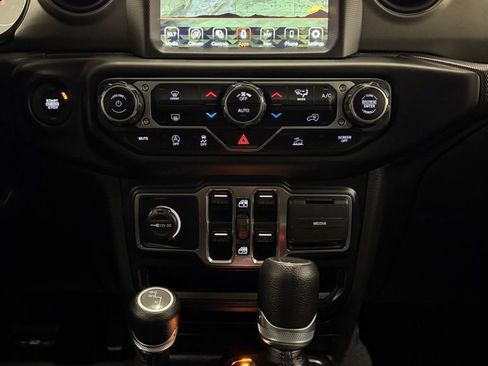 Used 2023 Jeep Gladiator Sport S image 28