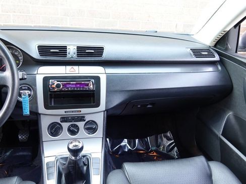 Used 2007 Volkswagen Passat 2.0T FWD image 76