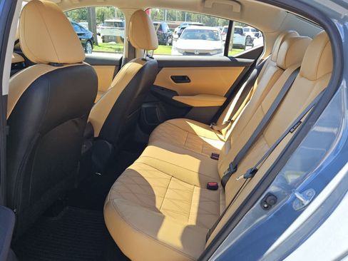 Used 2024 Nissan Sentra SV w/ SV Premium Package FWD image 4